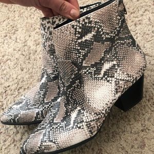 Snake skin boots🐍 NEW!